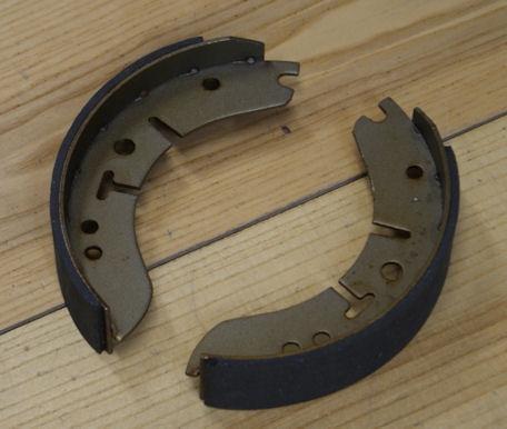 BSA/Triumph Brake Shoes Front for Conical Hub 8