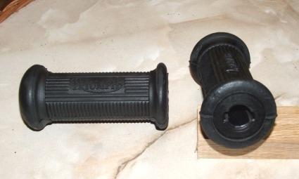 Triumph Footrest Rubbers /Pair with Log