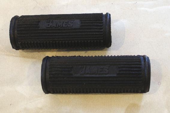 James Footrest Rubbers round /Pair with Logo after 1928